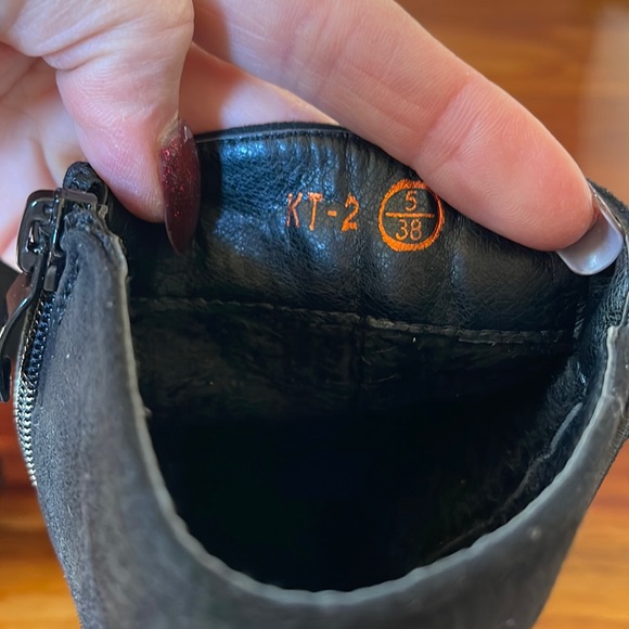 Essex Glam Black Boots - Picture 2 of 4